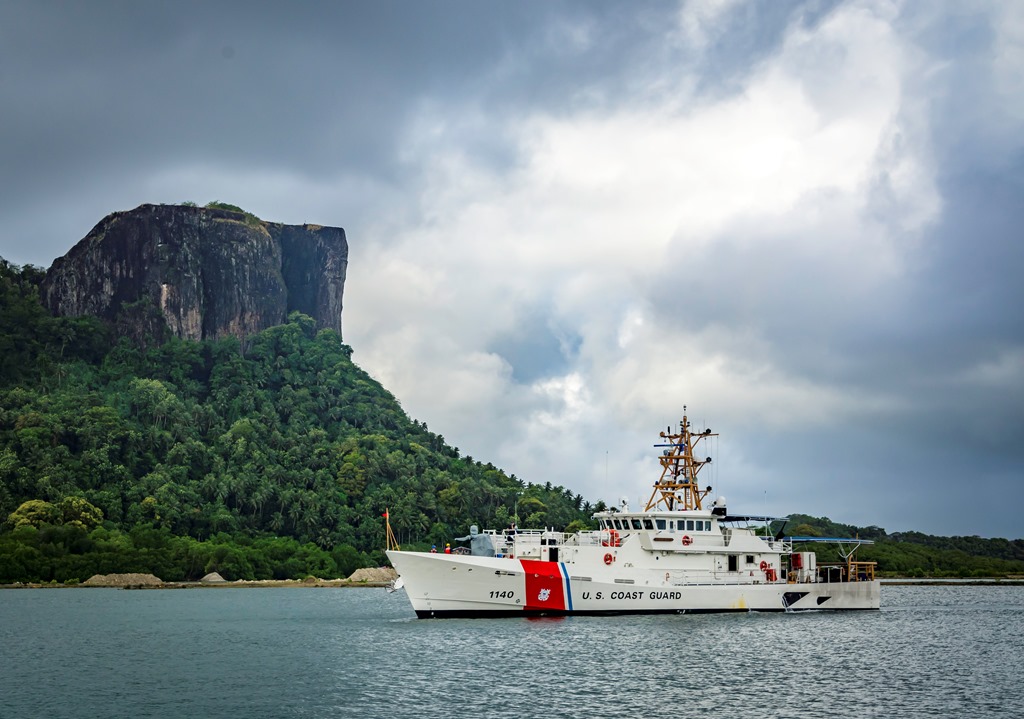 CGC OLIVER HENRY underway